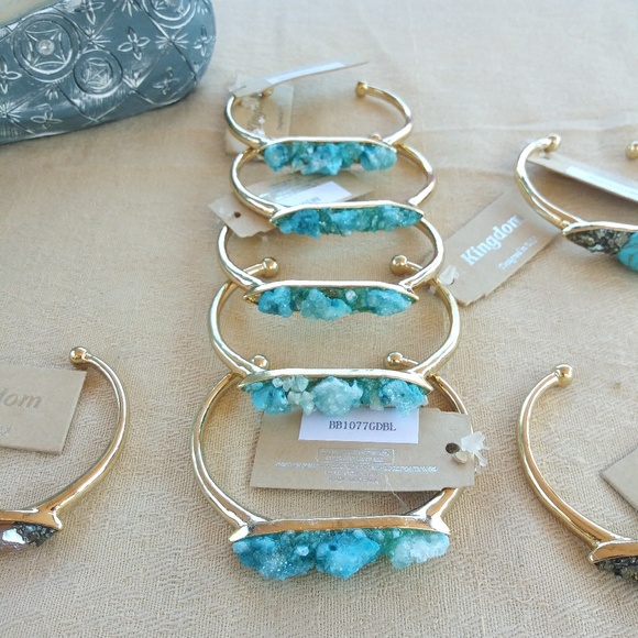 Turquoise color druzzy stone, cuff bracelet - Picture 5 of 5